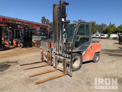 Toyota 8FD50U 8900 lb Pneumatic Tire Forklift