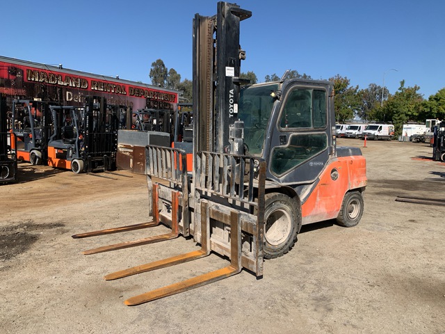 2020 Toyota 8FD50U 8900 lb Pneumatic Tire Forklift