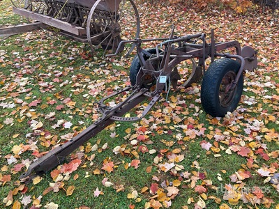 3 ft Pull 2 Bottom Antique Pflüge