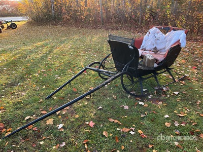 Horse Drawn Sleigh Antiquités