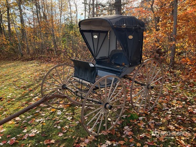 Antique Horse Drawn Doctors Buggy Antiquités