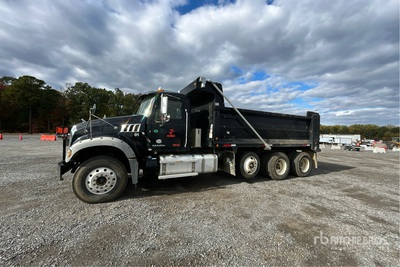 2017 Mack GU713 8x4 Tri/A Camión dumper