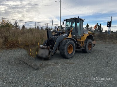 2013 John Deere 624K Pala gommata