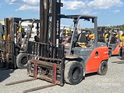 2017 Toyota 8FD45U 9150 lb Pneumatic Tire Forklift