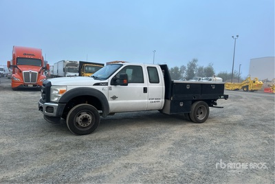 2014 Ford F-450 4x2 Extended Cab Ciężarówka z płaską platformą