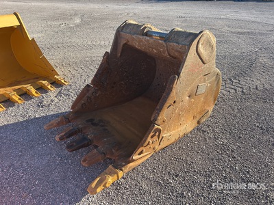 45 in Digging Excavator Bucket