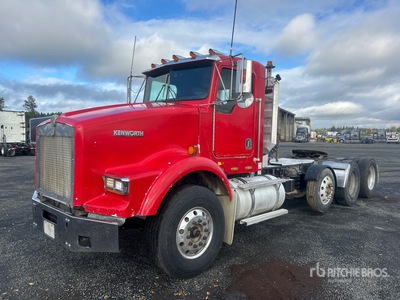 1994 Kenworth T800 8x4 Ciągnik siodłowy z kabiną dzienną Tri/A