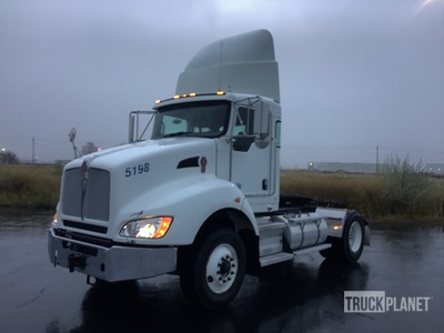 2013 Kenworth T440 4x2 S/A Day Cab Truck Tractor