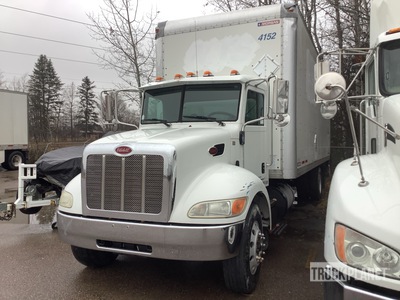 2014 Peterbilt 200 4x2 Kastenwägen
