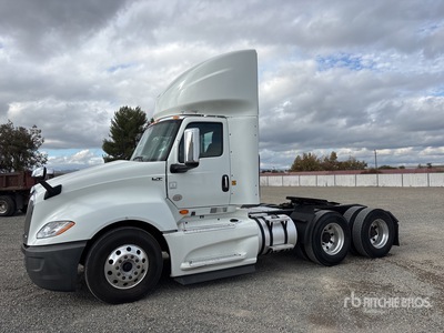 2018 International LT625 6x4 Ciągnik siodłowy T/A z kabiną dzienną