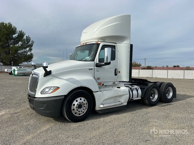 2018 International LT625 6x4 Ciągnik siodłowy T/A z kabiną dzienną