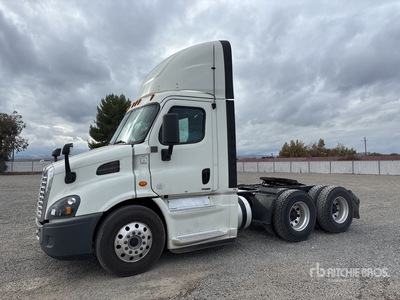2018 Freightliner Cascadia 113 6x4 Ciągnik siodłowy T/A z kabiną dzienną
