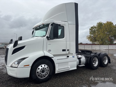 2019 Volvo VNR64300 6x4 Ciągnik siodłowy T/A z kabiną dzienną