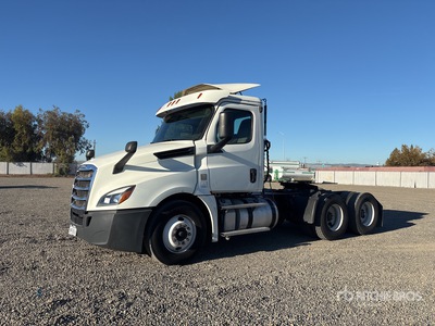 2019 Freightliner Cascadia 126 6x4 T/A Dagcabine Trekker