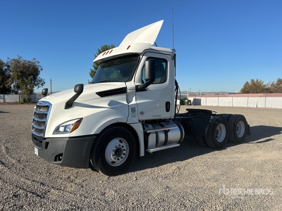 2019 Freightliner Cascadia 126 6x4 Ciągnik siodłowy T/A z kabiną dzienną