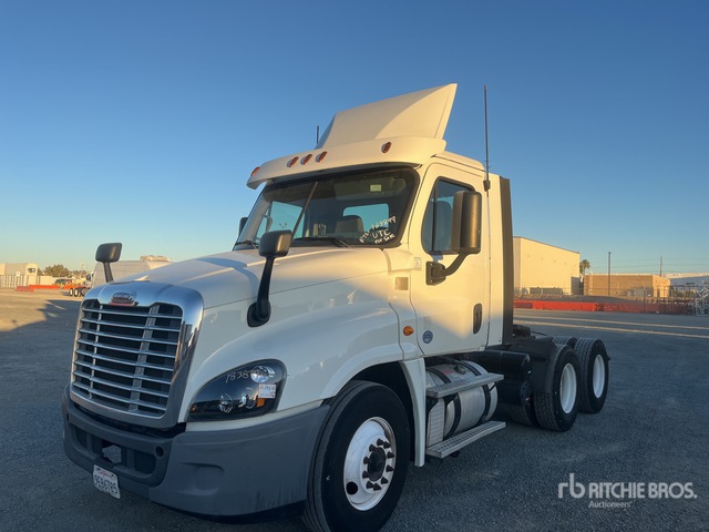 2018 Freightliner Cascadia 125 2018 Freightliner Cascadia 125 6X4 T/A Day Cab Truck Tractor