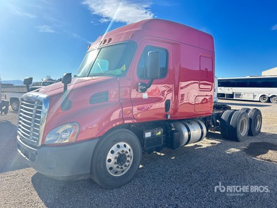 2014 Freightliner Cascadia 113 6x4 تراكتور شاحنة كابينة النوم (ثنائية المحور) (Inoperable)