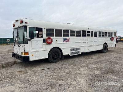 2003 International 3000 4x2 44-Seat Crew Carrier Autobús