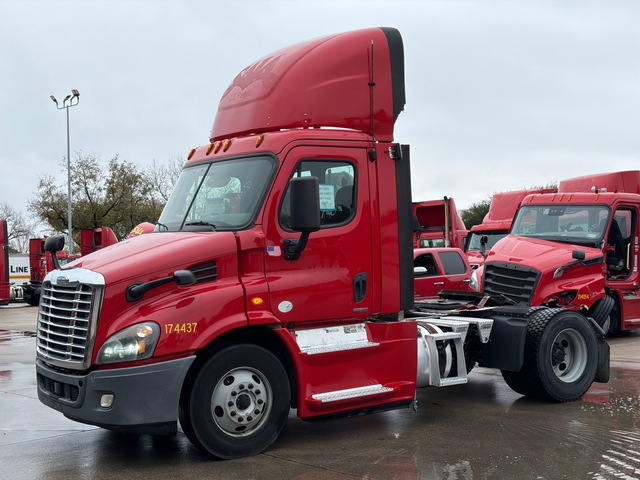 2017 Freightliner Cascadia 4x2 S/A Day Cab Truck Tractor