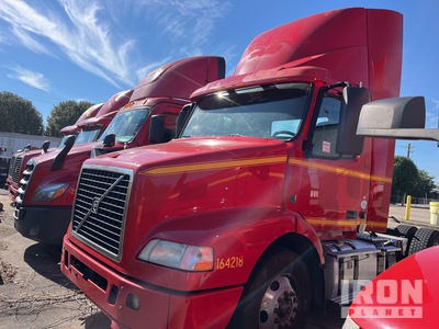 2016 Volvo VNM42T 4x2 S/A Dagcabine Trekker (Inoperable)