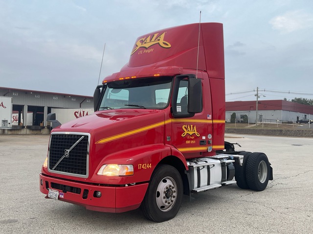 2017 Volvo VNM 4x2 S/A Day Cab Truck Tractor