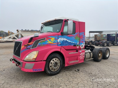 2013 Volvo VNL 6x4 Day Cab Truck Tractor