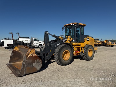 2021 John Deere 524L Pala gommata