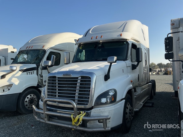 2018 Freightliner Cascadia 125 2018 Freightliner Cascadia 125 6X4 T/A Sleeper Truck Tractor