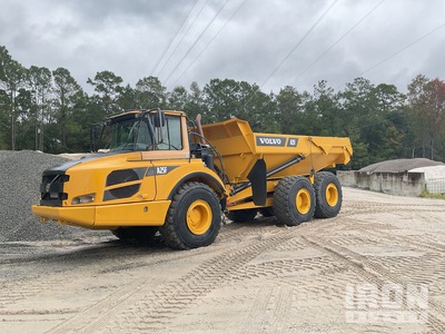 2012 Volvo A25F off road haul truck شاحنة قلابة مفصلية