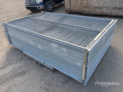 Quantity of (30) 9 ft 6 in x 6 ft Galvanized Temporary سياج الموقع (Unused)