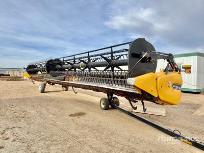 2014 New Holland 880CF 45 ft Flex Draper رأس الحصادة المجمعة