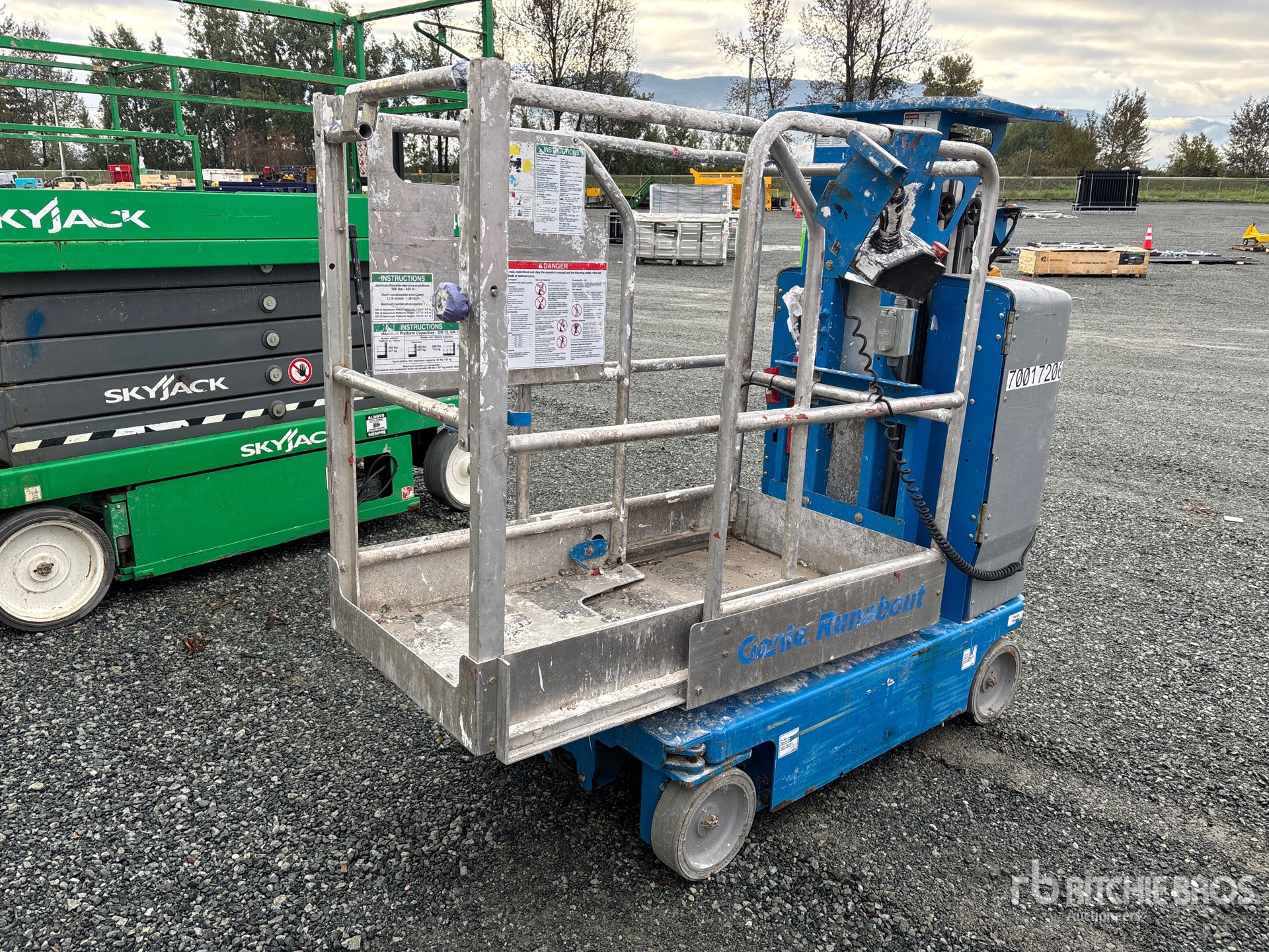 2017 Genie GR-15 Plateforme élévatrice à mât vertical