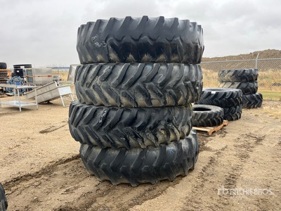 Quantity of (4) إطارات المعدات