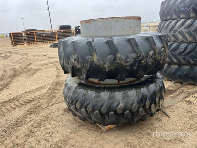 Quantity of (2) Firestone 20.8-38 إطارات المعدات