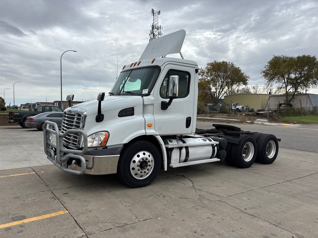 2013 Freightliner Cascadia 113 6x4 T/A Day Cab Truck Tractor