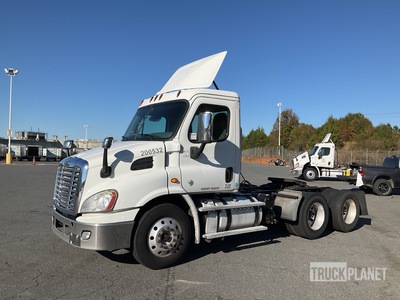 2016 Freightliner Cascadia 6x4 تراكتور شاحنة نهارية (ثنائية المحور)