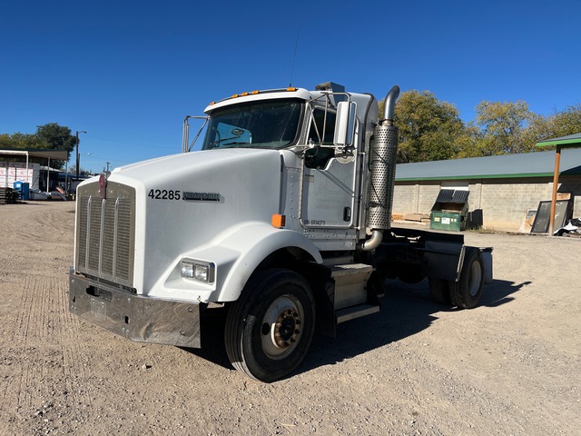 2006 Kenworth T8 4x2 S/A Day Cab Truck Tractor