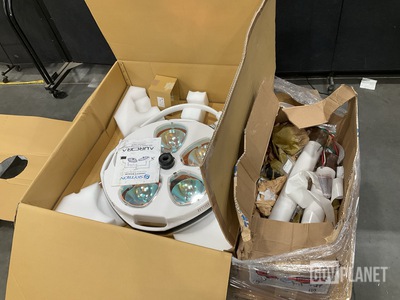 Skytron Aurora Surgical Light