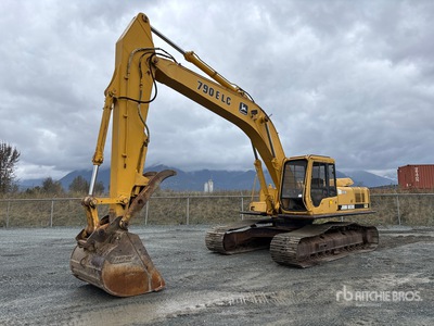 John Deere 790E Tracked Excavator