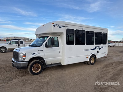 2018 Ford E450 12-Seat Mini を見 Bus