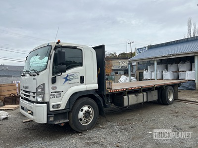 2018 Isuzu FTR 4x2 平台トラック