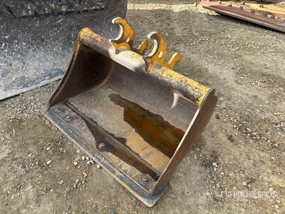 34 in Q/C Cleanup Excavator Bucket
