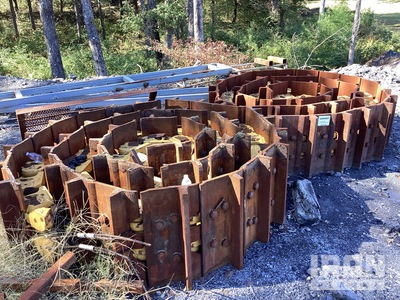 Komatsu 28 in U/C (Rails and Pads) to fit D475 Dozer Attachment - Fits Komatsu D475 (Unused)