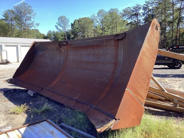 Rockland 264 in U-Blade Dozer Blade - Fits Komatsu D375A Rockland 264 in U-Blade Dozer Blade - Fits Komatsu D375A