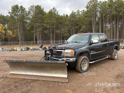 2005 GMC Sierra 2500HD 4x4 Crew Cab Pickup