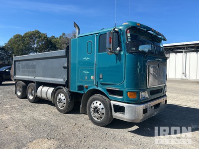 2008 International 9800 8x4 Twin-Steer Sleeper T / A-kiepwagen