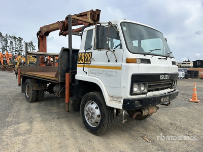 1984 Palfinger PK9700A-R3X 3660 kg Knuckle Boom on 1986 Isuzu 4x4 Pritschenwagen mit Kran