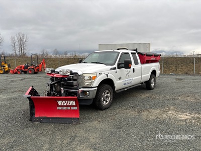 2016 Ford F-350 XLT 4x4 Extended Cab Camión con pala para nieve
