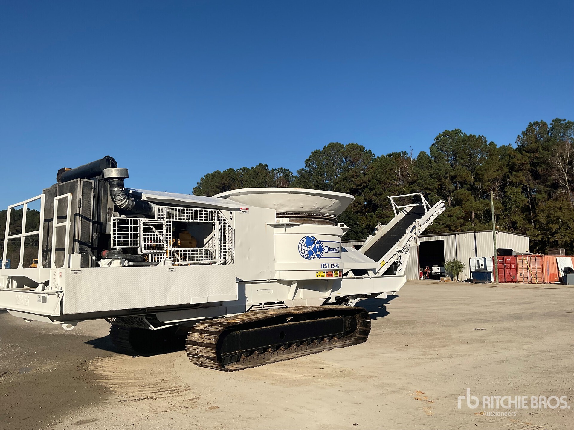Diamond Z DZ1248BT 55 ton/hr Tracked Tub Grinder in Charleston