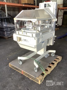 GE Giraffe OmniBed Infant Incubator